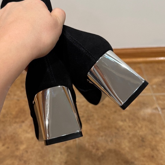 New Larroudé Alexis Bootie Black Suede Silver Heel Sz 7.5 Classic Fall Staple - Picture 10 of 14